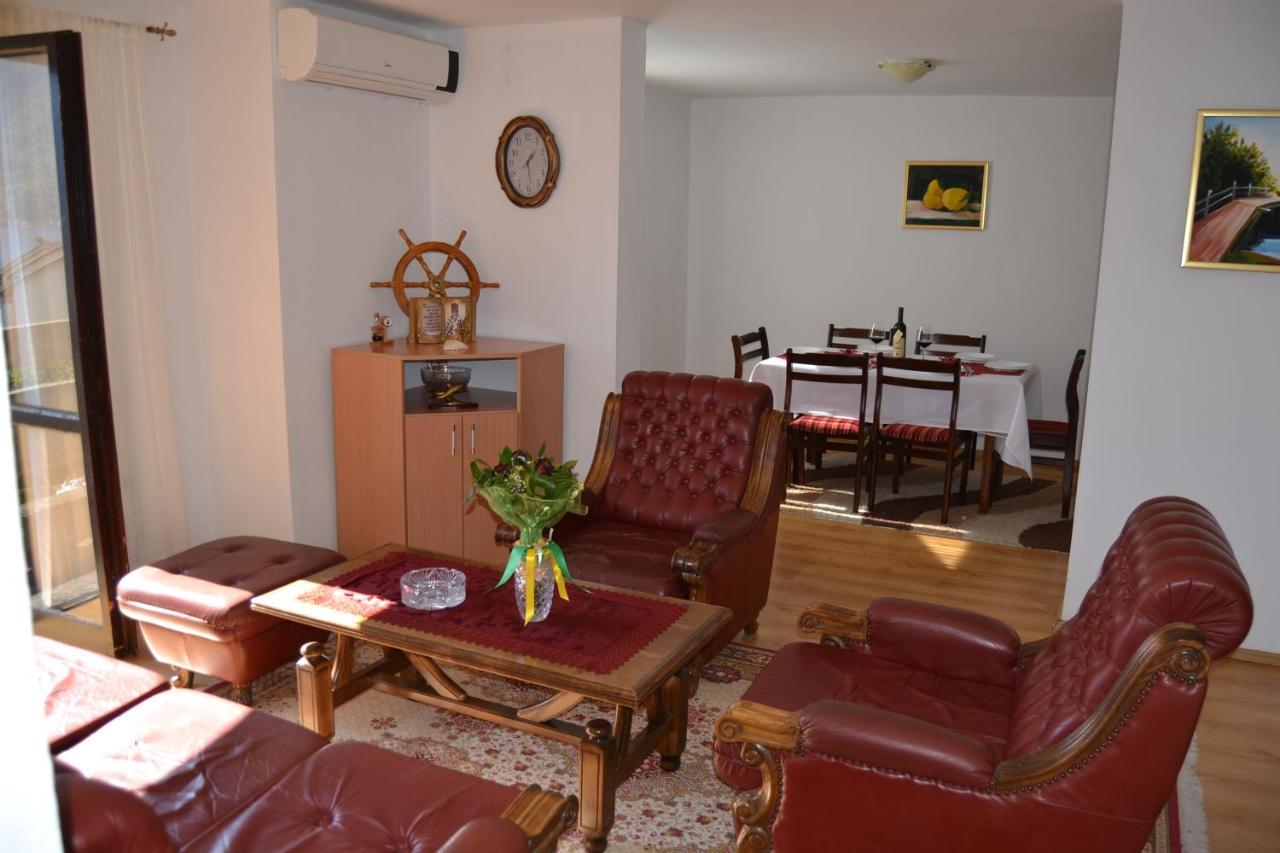 Apartments Dobrisa Kotor Buitenkant foto